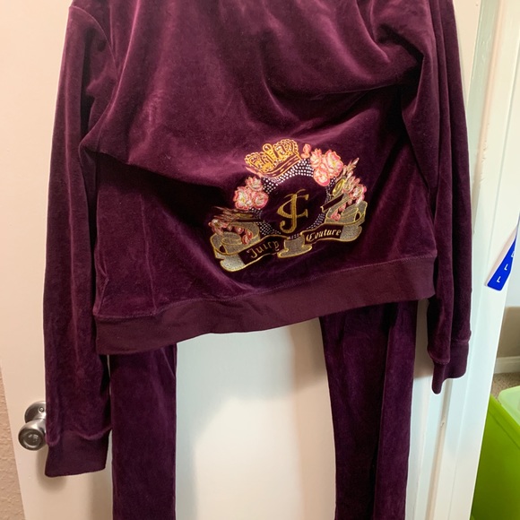 Suits. - Picture 1 of 2